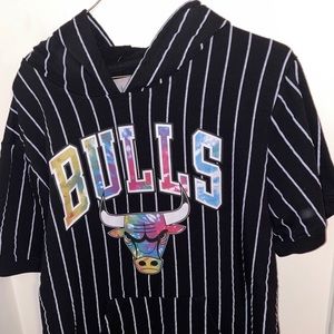 Bulls short sleeved hoodie